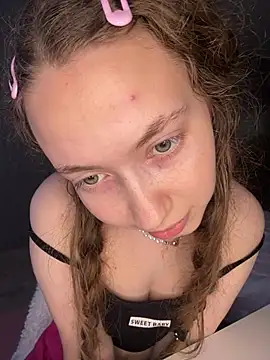 Webcam Model (Holy_Poly)  is live.Free join now!