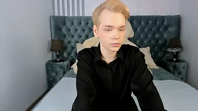 je_salvatore - Je_Salvatore's free webcam - UK Sex Cams