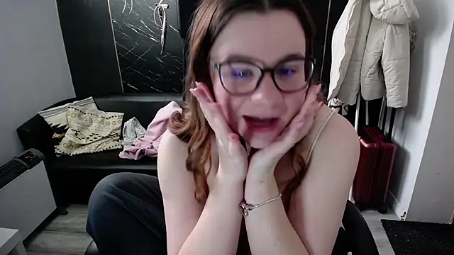 littleviki7 - Littleviki7's free webcam - UK Sex Cams