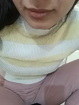 CuteSarikaLIVE webcam