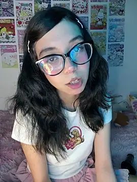 Webcam Model (Valen-Foxx1)  is live.Free join now!