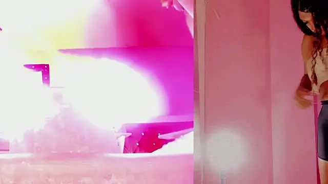 sara_hot12112 - Sara_hot12112's free webcam