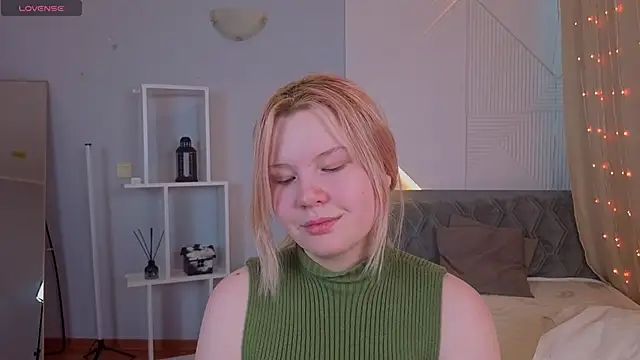 PinkyYoungPie webcam