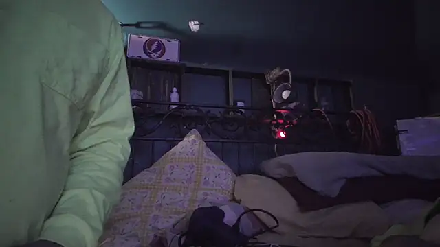 charactrzero (Ask my age) - Get naked stay naked.