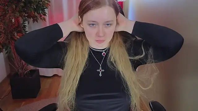 carolina_elf (F young) - spanking no panties <3