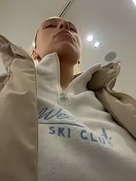 leiamood (F young) - Masturbate and finger in pussy