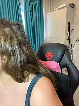 dienkagreen - DienkaGreen's free webcam - UK Sex Cams