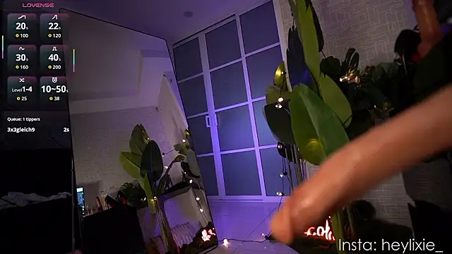 heylixie__ webcam
