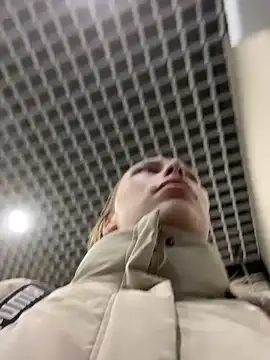 leiamood (F young) - Masturbate and finger in pussy