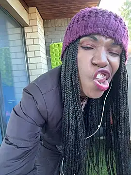 ShantelSexyYoungMilfie from StripChat is Freechat