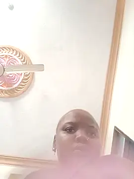 Webcam Model (queennapal)  is live.Free join now!