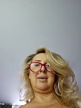 MariaRichi_ from StripChat is Freechat