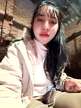 emaame68 - Emaame68's free webcam