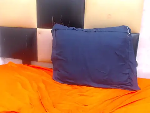 ThickandTallXX webcam