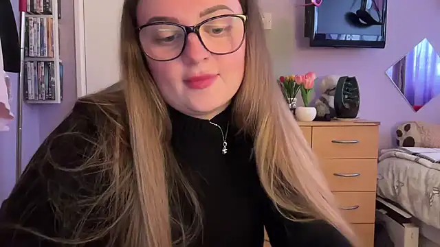 SexySashaxox from StripChat is Freechat