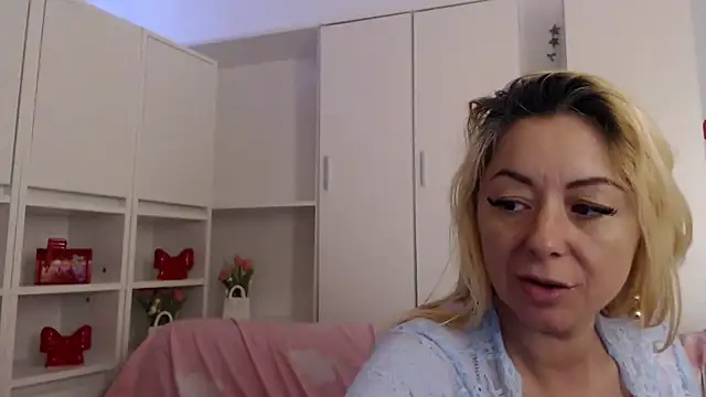 _karolynesyera_ webcam