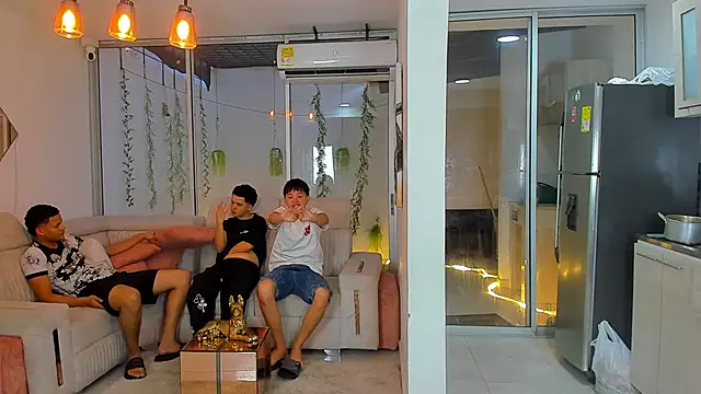 Houseofwarrios webcam