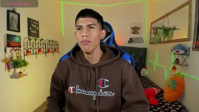 damian_latinxxx - Damian_latinxxx's free webcam - UK Sex Cams