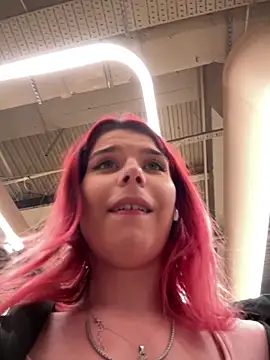 Webcam Model (RiriRoseey)  is live.Free join now!