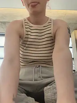 Webcam Model (raen001)  is live.Free join now!