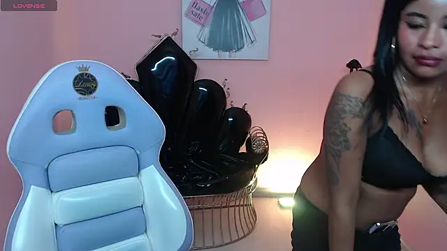 Gabriela_pink_x webcam