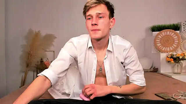 volan_starts - Volan_Starts's free webcam - UK Sex Cams