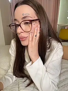 Webcam Model (fuckdoll_18)  is live.Free join now!