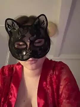 Webcam Model (FrancaiseLili) is live