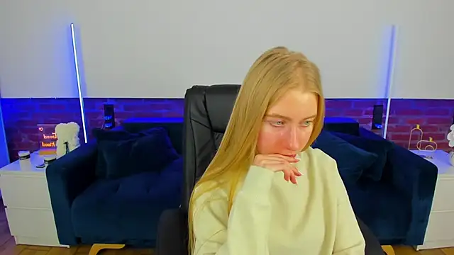 Alina_Blonde webcam