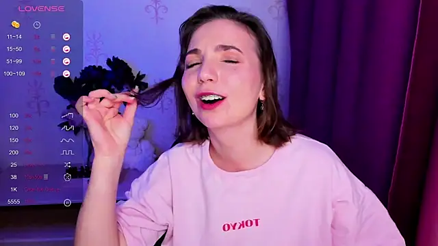 kindhazelhere_ - KindHazelHere_'s free webcam