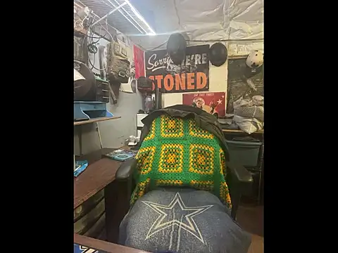 clouddadddyyy420 (M young) - smoke and stroke