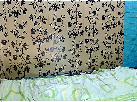 LadyBoyBigCock69 webcam