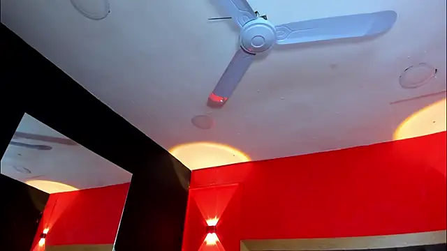 yayahilton - YayaHilton's free webcam - UK Sex Cams