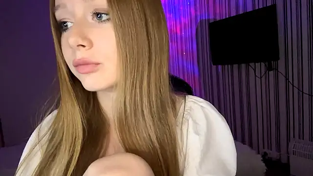 emilybubble - EmilyBubble's free webcam