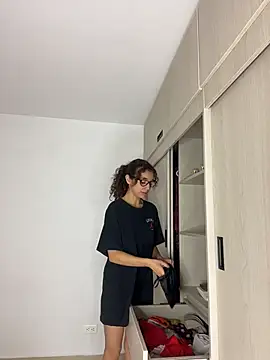 uniquerossie from StripChat is Freechat