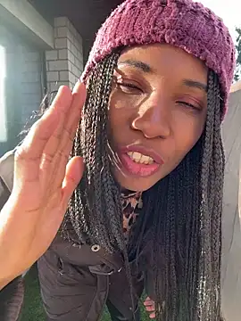 ShantelSexyYoungMilfie from StripChat is Freechat