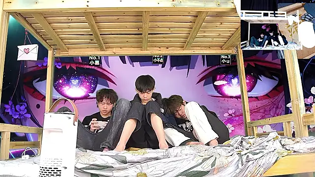 xiaohuangren01 - Xiaohuangren01's free webcam