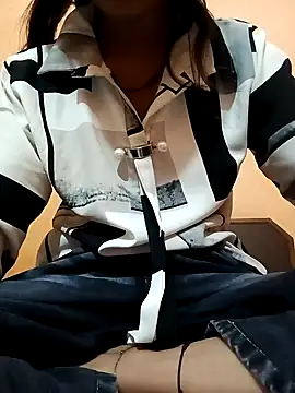 Webcam Model (sexy_londiya)  is live.Free join now!