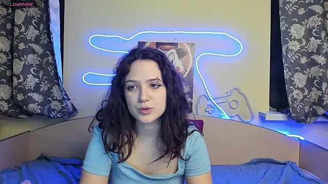 Anora_Miller webcam