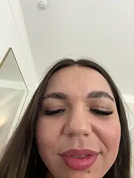 CamillaLarson webcam