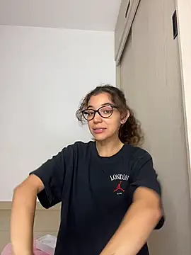 uniquerossie from StripChat is Freechat