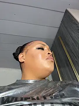 iam-sharifa (F young) - 🌺Butt plug in🌺