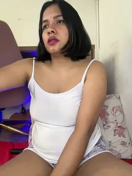 Webcam Model (lovedforeverr)  is live.Free join now!