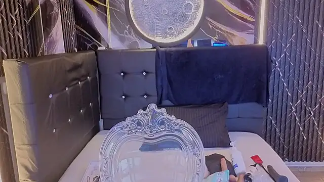 Bruja__Scarlata webcam