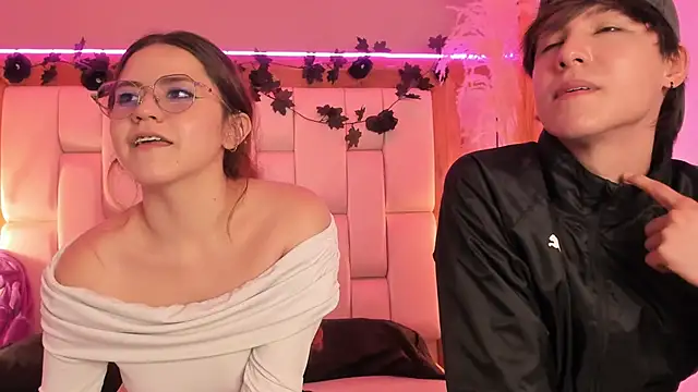 daphne_and_roger - Daphne_And_Roger's free webcam