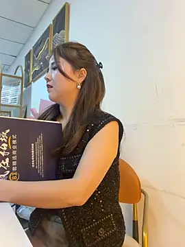 美女Efangfang在线直播