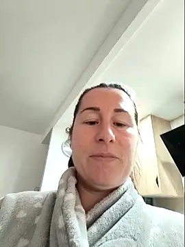 bichota85 (F milf) - 4 videos + 5min control lush