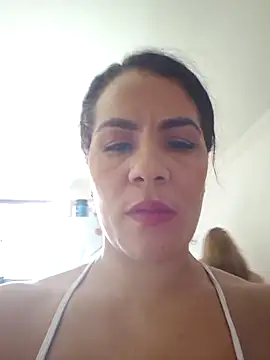 karla-bruni (F milf) - 3 farts