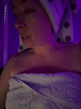 Webcam Model (MiraKisss)  is live.Free join now!