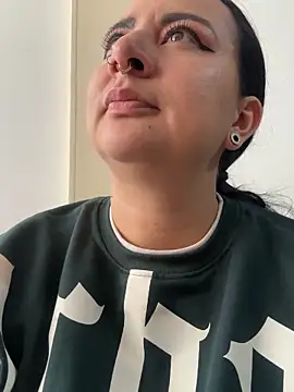 Webcam Model (Abril_Luv)  is live.Free join now!